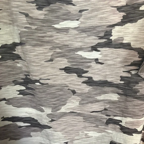 Isabel Maternity by Ingrid & Isabel Gray Camouflage Short Sleeve Midi Dress - Picture 5 of 5